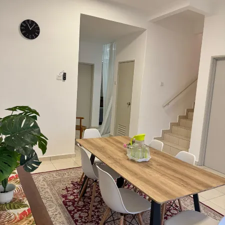 Fallem's Homestay I 4 Rooms I Fully Aircond I WiFi