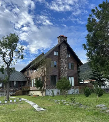 DF Life Lodge Hotels near Dulan Mountain Trailhead