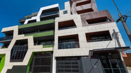 Modern 1BR Apt Near Swinburne & Glenferrie Rd