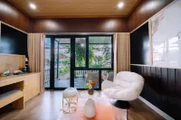 Tsunami Bungalow Cat Gia bay附近的飯店