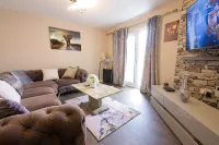 FIve Star Rated Condo - Homestays
