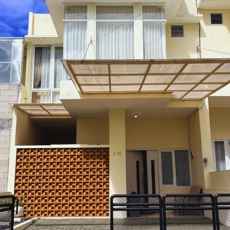 3BRCozy House JatimPark