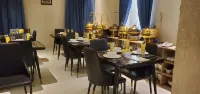 Charles Stainless Hotels Hotele w: 