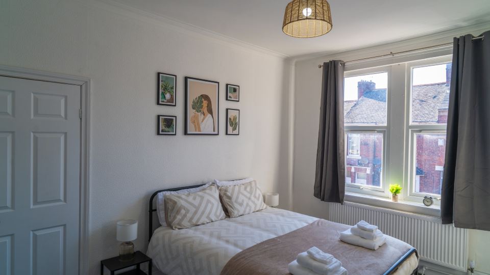 Family & Contractor Stay | Sleeps 6 | Free Parking