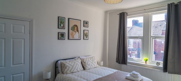 Family & Contractor Stay | Sleeps 6 | Free Parking Hotels in Gateshead