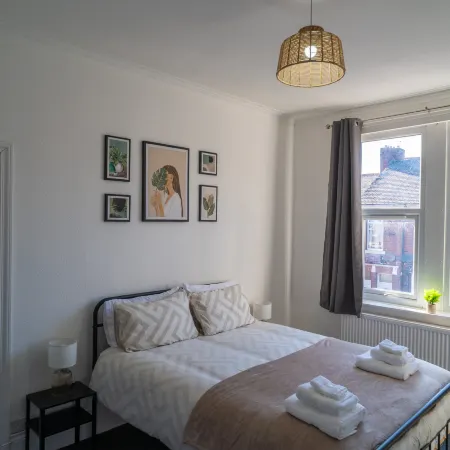 Family & Contractor Stay | Sleeps 6 | Free Parking