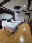 Natchaya GuestHouse - موقف سيارات