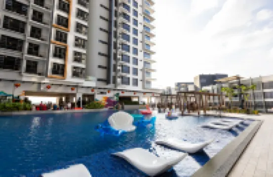 Family-friendly Homey Unit with Parking (5 mins to airport)