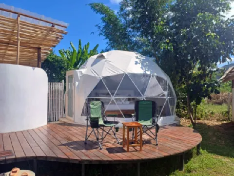 Sabai Glamping Vang Vieng シルバー クリフ周辺のホテル