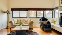 Yarra Valley Serenity House in Golf Course Resort - บังกะโล