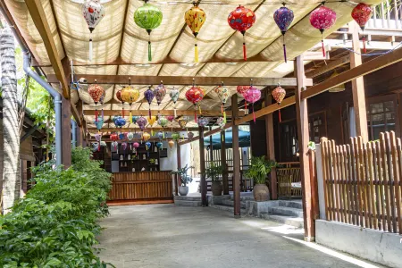 Hoianbang Beach Front Villa and Restaurant Отели рядом с достопримечательностью «Museum of Folklore in Hoi An»