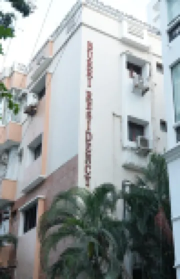 Stylish 4-Bedroom Family Getaway: Luxury Living Hotels in 