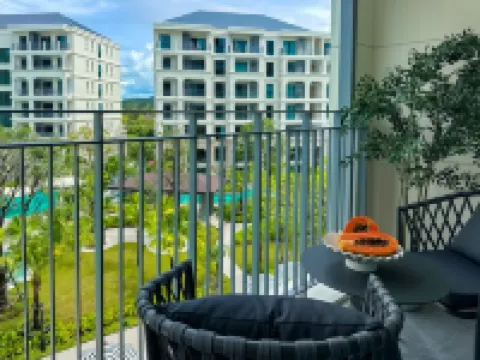Modern 1Bdr with Pool View The Title Legendary