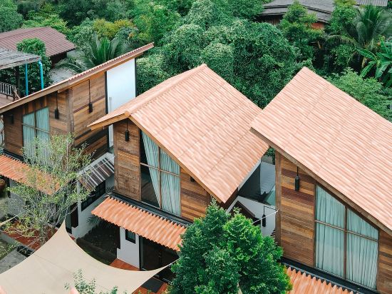 บ้านโรงไม้ คาแนล ฟร้อน โฮมเสตย์