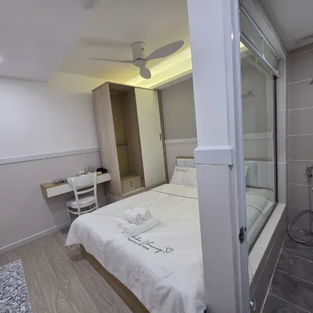 1001 Stars Hotel Отели рядом с достопримечательностью «Куан-Бинь-Тхань»