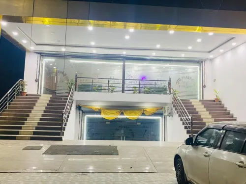 Hotel Paras R Inn