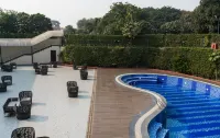 Udman Hotels and Resorts NH 8 - piscina