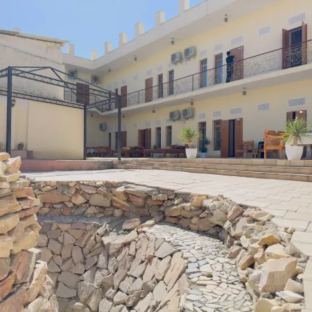 Lola Boutique Hotel