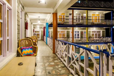 Oakland House Old Manali Отели рядом с достопримечательностью «Igloo stay sethan»