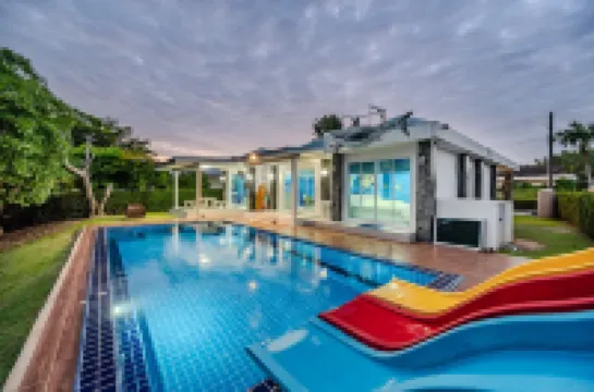 Shark House - Family Pool Villa