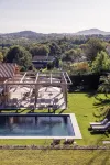Hôtel INDARRA & Spa - Piscine Hotels in Ahetze