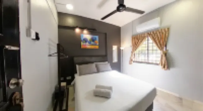 18pax GFloor 4R4B Dual-Key DOORSTEP PRIVATE BEACH, WATERSPORT, POOL, BBQ SET, WIFI