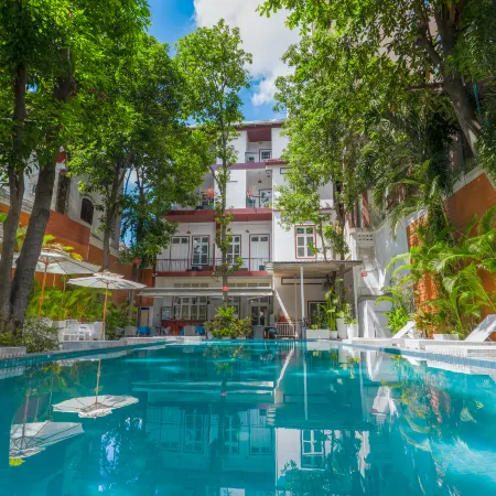 Emeraldgems Premium Residence Отели рядом с достопримечательностью «Ват Оуналом»