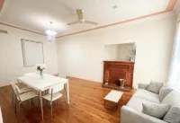 Quiet Guest Room in Burwood - Park Yeri