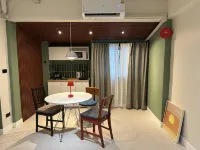 Mid-century modern stay - “Kasa Haus” - Pensions