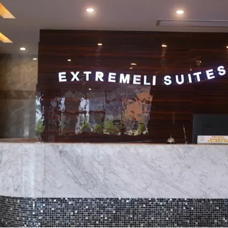 Extremeli Suites - Monarch