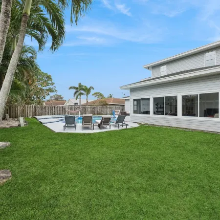 5-Bed Home with Pool & Mini Golf in Boynton Beach