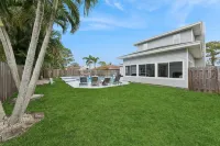 5-Bed Home with Pool & Mini Golf in Boynton Beach