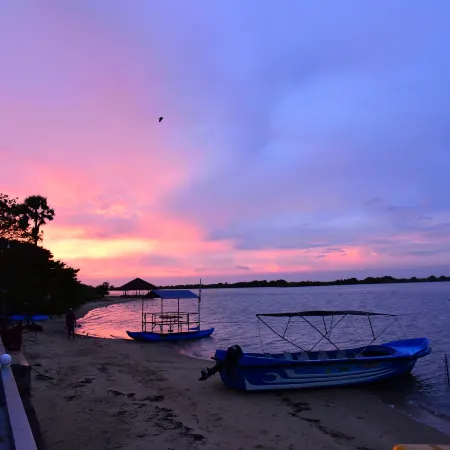 Dinuda Lagoon Hotel