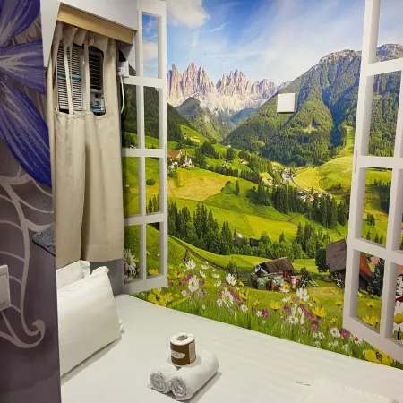 Rhine Guest House (13/F)