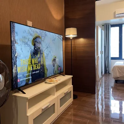 Destina @Air Residences, Makati, WiFi Netflix Отели рядом с достопримечательностью «Посольство Тайвань »