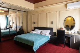 Harat's inn Hotel