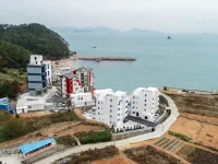 Geoje Lucas Pension Hotels near Maengjongjuk Theme Park