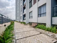 Classy 1BR Lavington Near junction Mall - Pool, Gym, Fast WiFi Hotels near Braeburn School