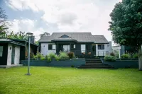 Rabi Residence - Modern Farmhouse sleeps 4 - Pet friendly