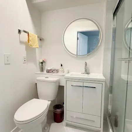 Cozy New Suite 8 mins to Downtown