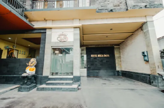 Hotel Mega Dana Отели рядом с достопримечательностью «Mahendradatta University Bali»