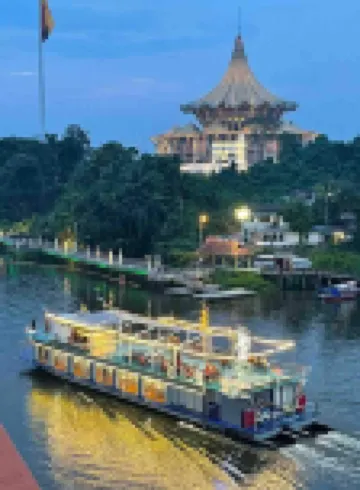 古晉河景陽台房 下樓吃海鮮 上樓看遊船