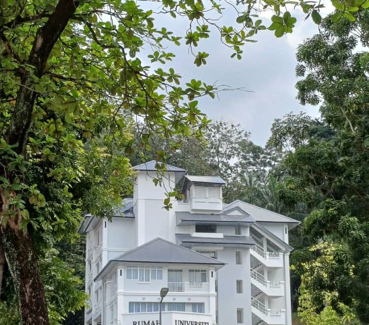 5. RUMAH UN..