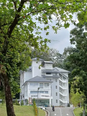 RUMAH UNIVERSITI Hotels near Sierra Seputeh