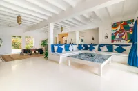 Amani Beachfront Villa  by YourHost, Watamu Các khách sạn ở Uyombo