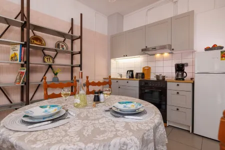 Thena apartment IN the city center Отели рядом с достопримечательностью «Музей под открытым небом «Лихностатис»»