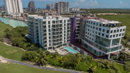 Ehden Vacation Suites Отели рядом с достопримечательностью «Плайя Тортугас»