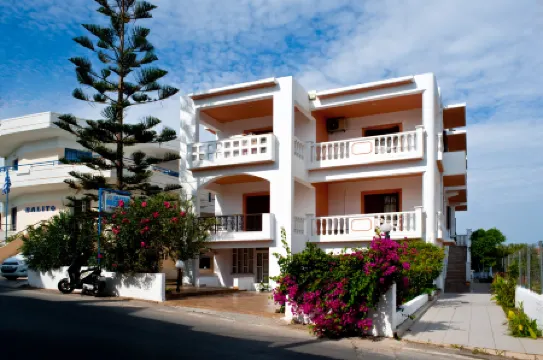 Captain Michalis Apartments - 750m from Kalamaki Beach