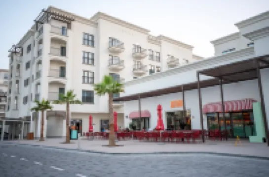 Yas Island Studio, Near F1, Waterpark/Ferrari View ワーナーブラザースワールド・アブダビ周辺のホテル