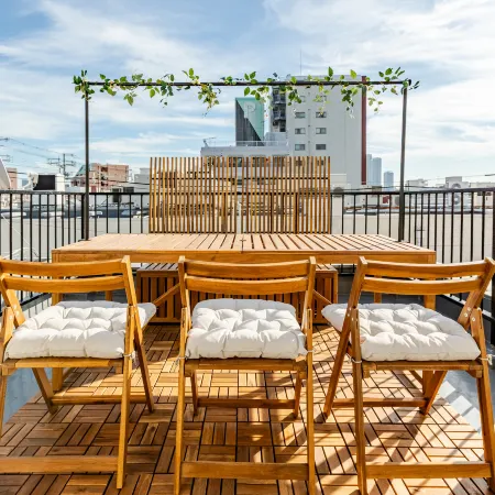 [Near USJ] For group trips! Roomy 4-story building with projector terrace near the station [for 12]